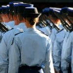 Gendarmes pendant un defilé