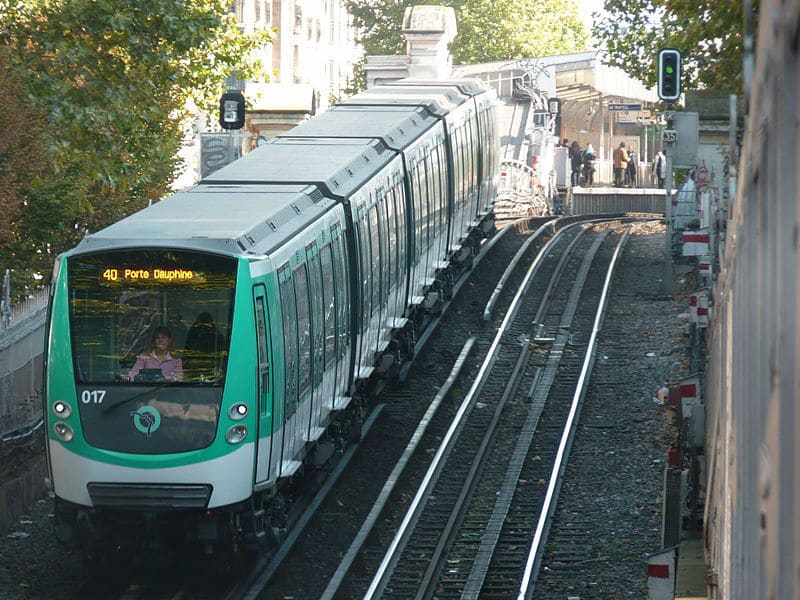 Métro Paris Barbès