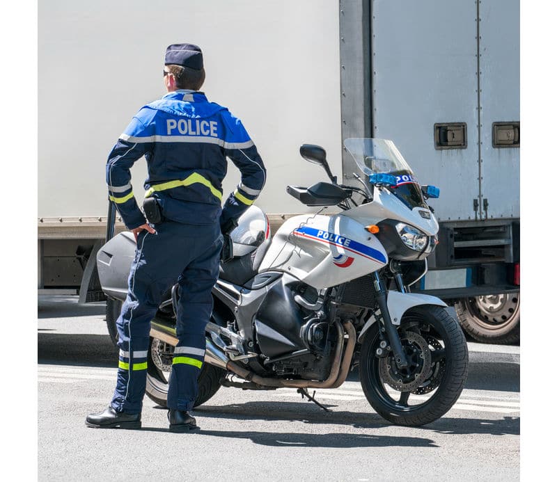 Policier à moto